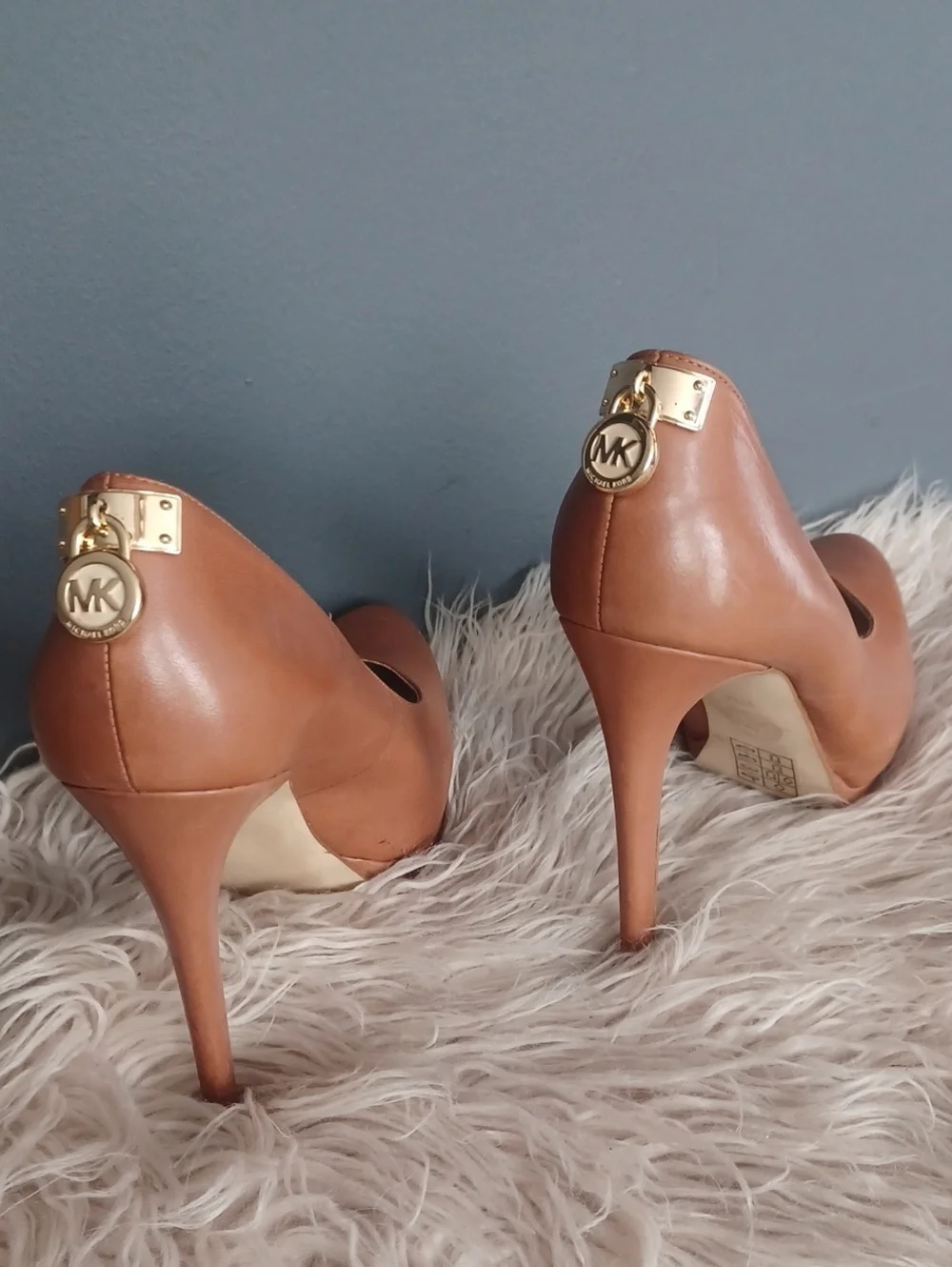 Michael Kors Ekegant Leather Pumps